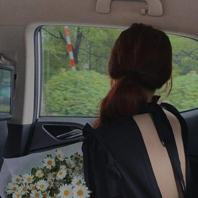 终将散去的尾迹云